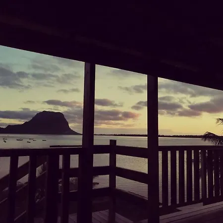 Oceanfront Le Morne Brabant View Apartment La Gaulette Exterior photo