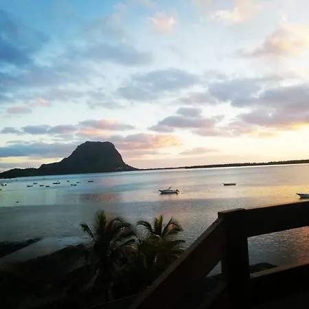 Oceanfront Le Morne Brabant View Apartment La Gaulette Exterior photo