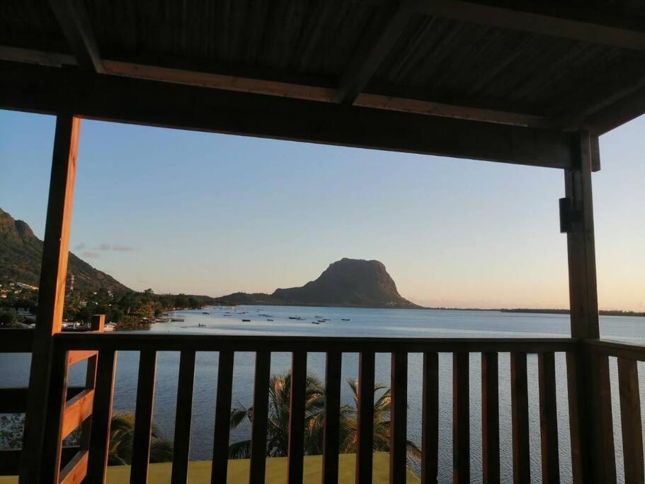 Oceanfront Le Morne Brabant View Apartament La Gaulette